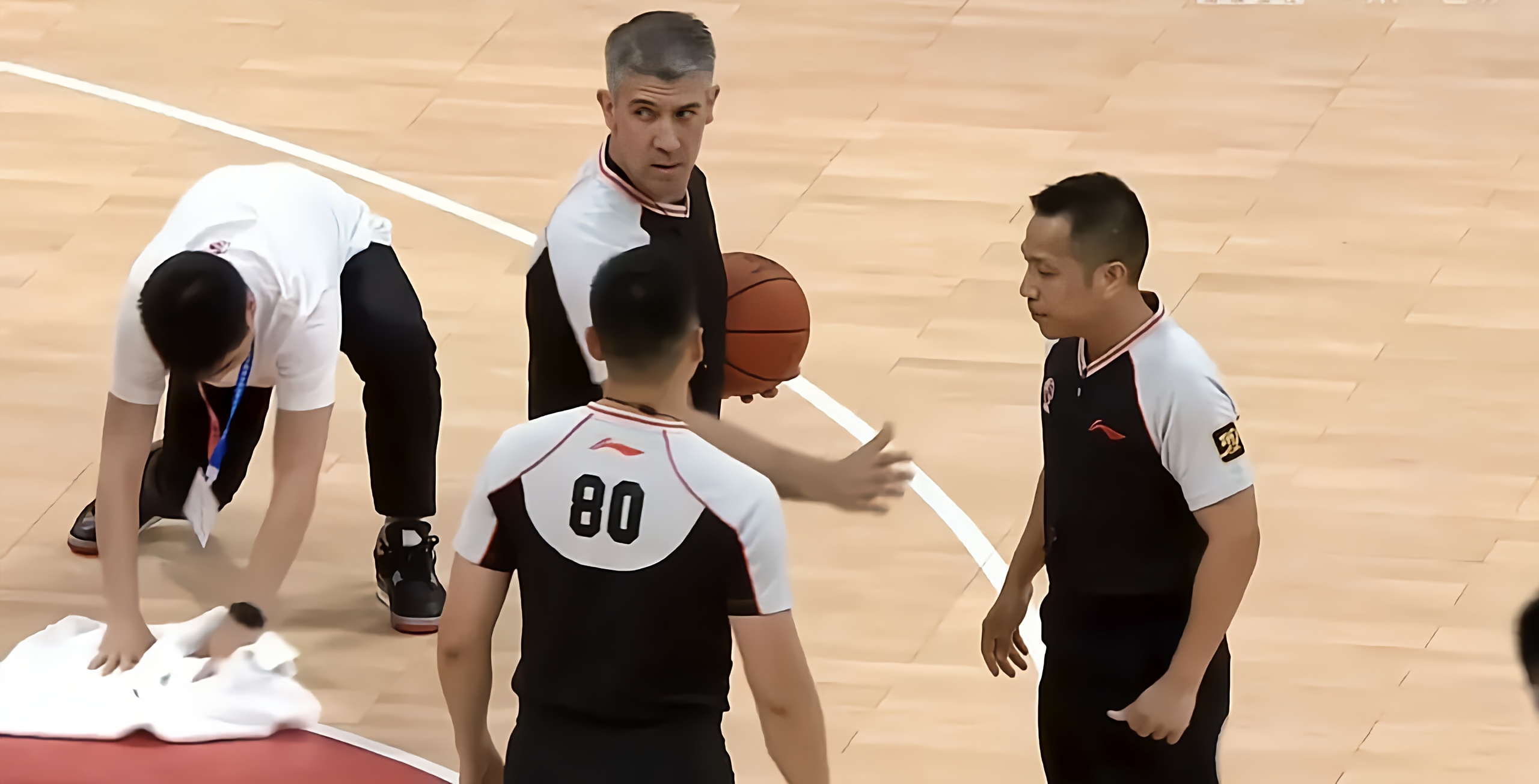 星空体育APP转折点！瓦伦西亚伤情更新；CBA季后赛今晚攻防权衡；震撼外界；高层口径保持一致的简单介绍