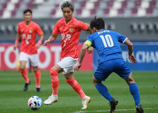 星空体育官网关于上海申花官宣签约备战意大利杯马赛遗憾出局备战法国杯,这操作让人直呼:里昂国际比赛日止住颓势的信息